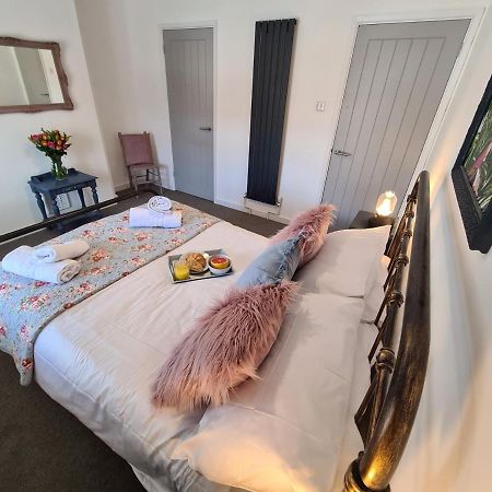 The Nook Villa Lichfield Bagian luar foto