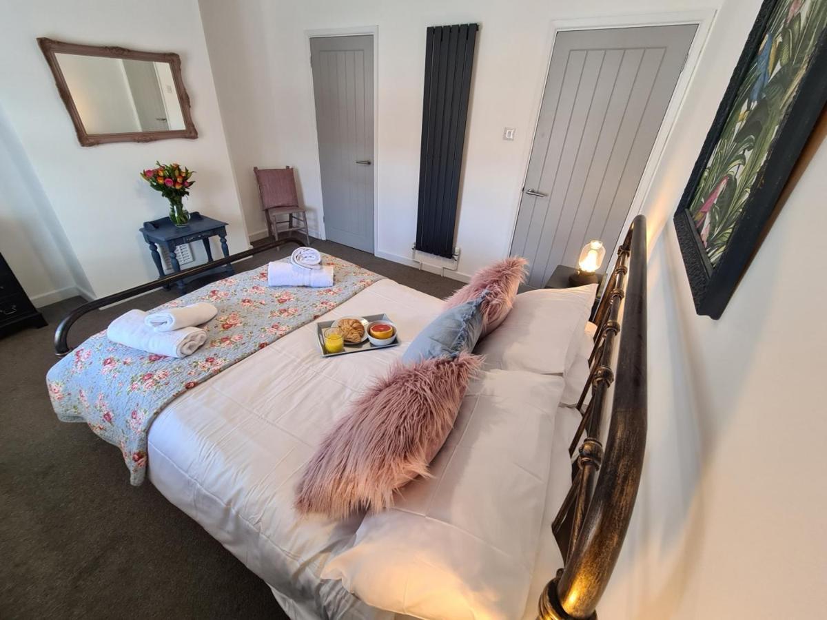 The Nook Villa Lichfield Bagian luar foto
