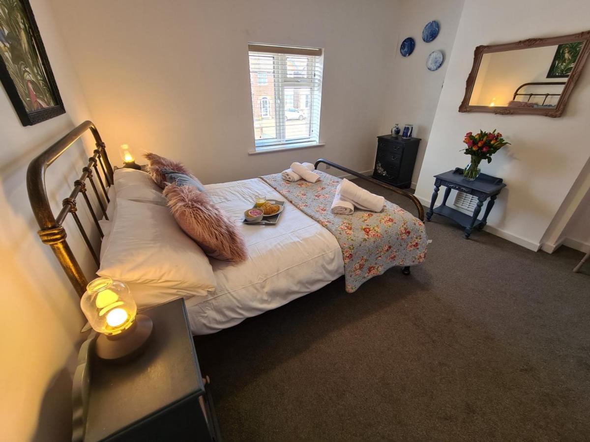 The Nook Villa Lichfield Bagian luar foto