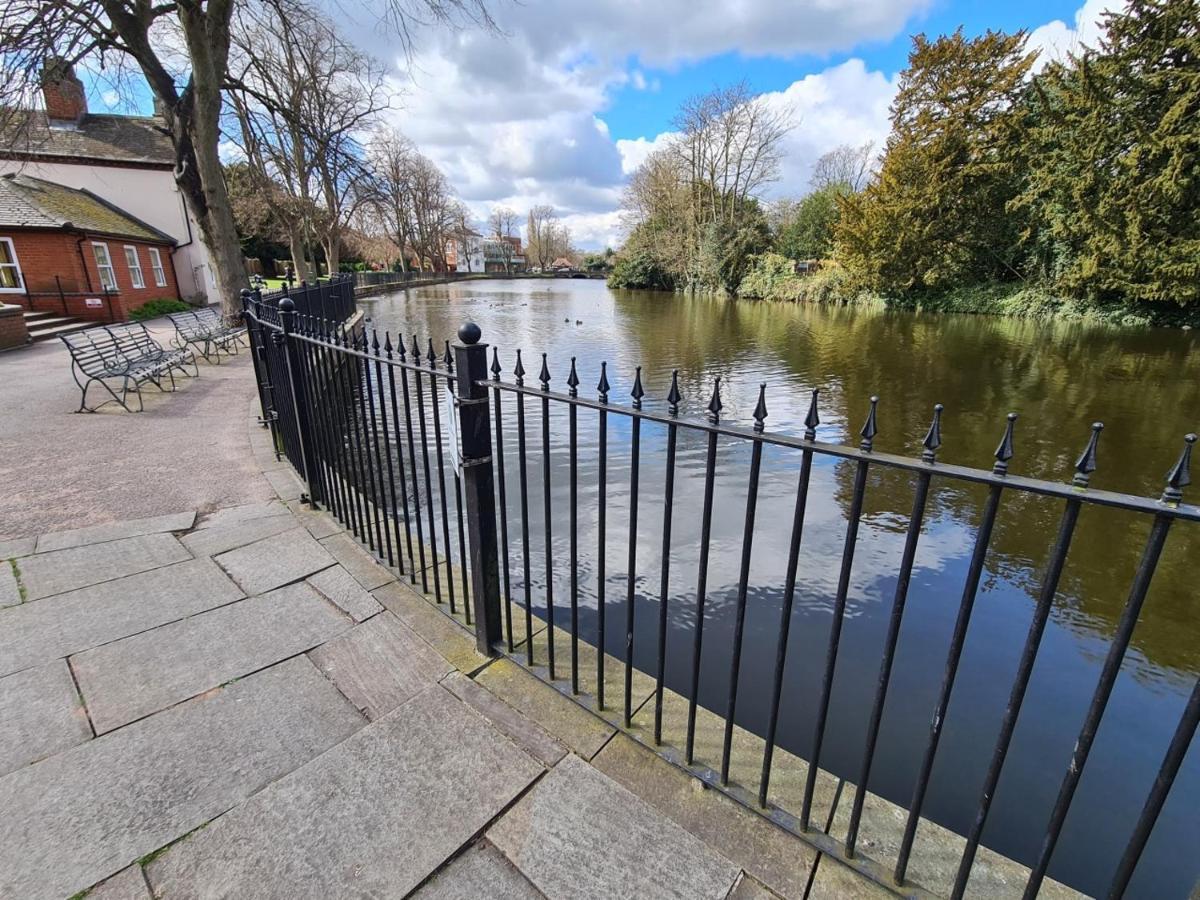 The Nook Villa Lichfield Bagian luar foto