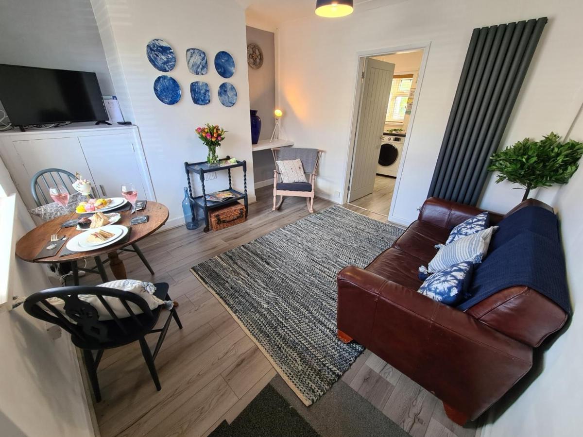 The Nook Villa Lichfield Bagian luar foto