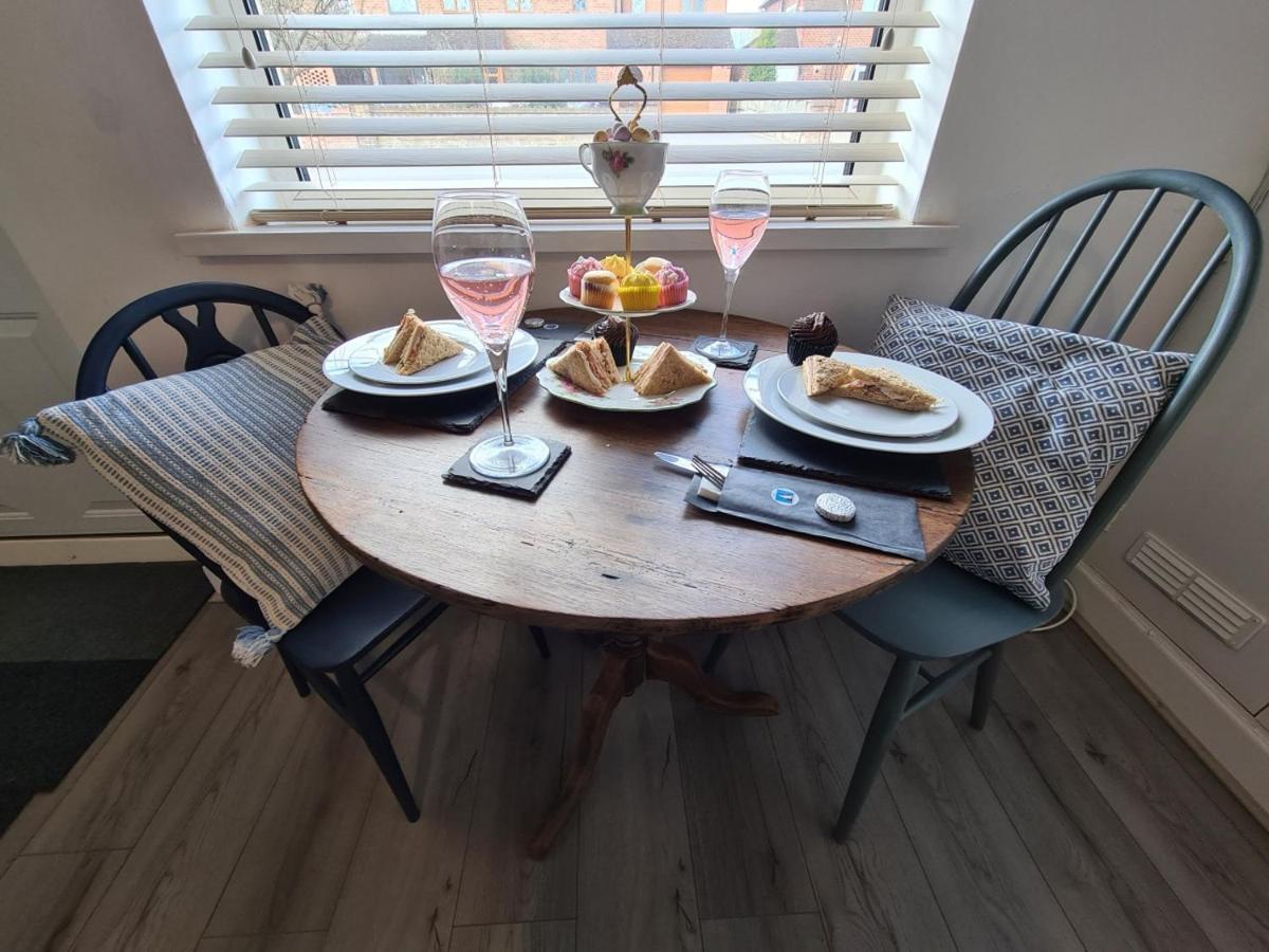 The Nook Villa Lichfield Bagian luar foto